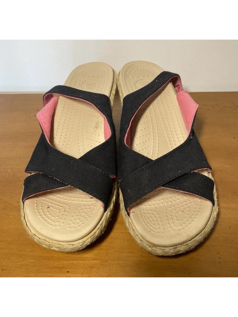 Crocs Women’s 9 Leigh Wedge Sandals Pink Canvas Espadrille Comfort Boho 12985 - Picture 2 of 7